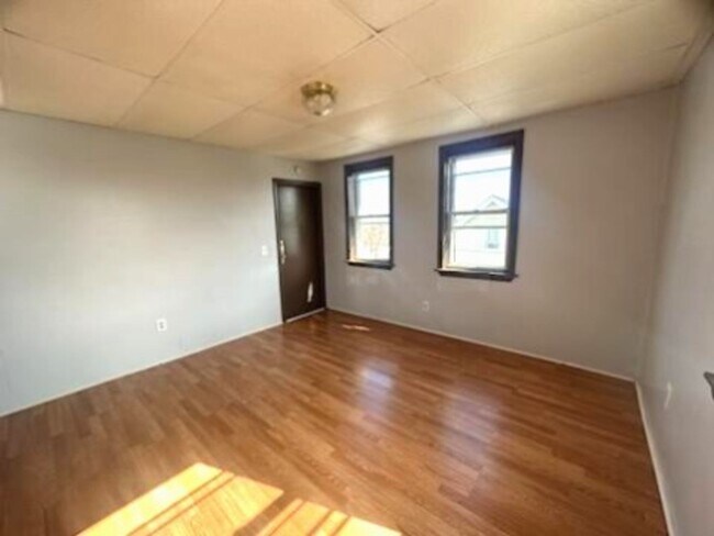 Building Photo - 36 Grape St
