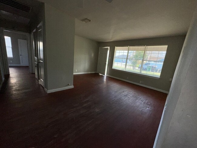 Building Photo - Great 3 Bedroom Single Family in Angleton