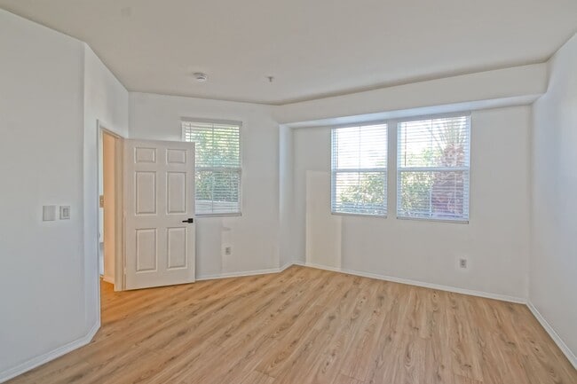 Building Photo - Bright & Airy, Recently Updated 3rd Floor Apartment in the Catalina Building Across from Central ...