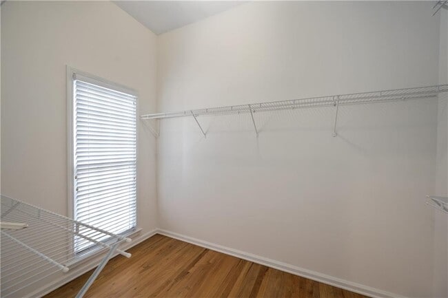 Building Photo - 1434 Wembley Ct NE