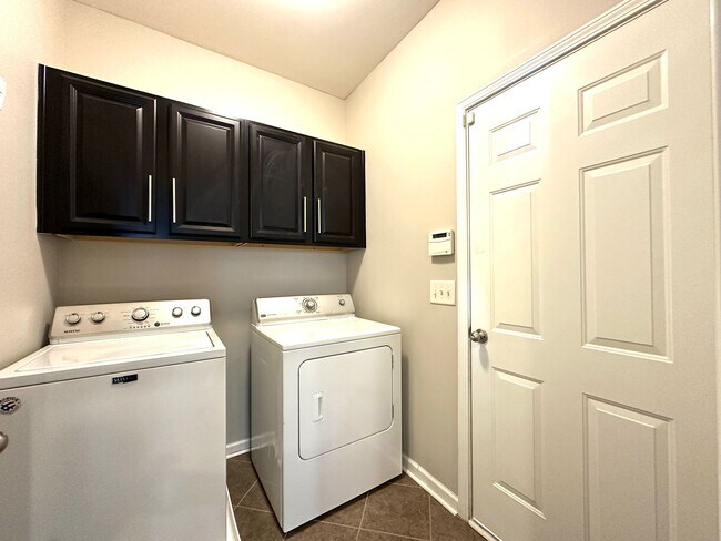 Building Photo - 4640 Blackmuir Wood Cir