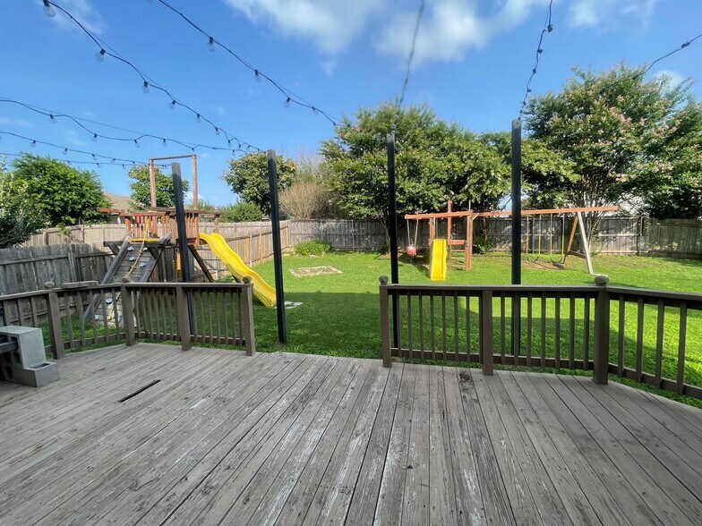 Building Photo - 411 Marquitos Drive