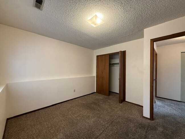 Building Photo - 1122 Yuma St