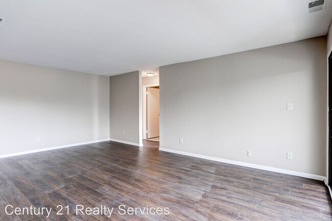 Building Photo - 1 br, 1 bath House - 811 Brian Dr. Unit 304