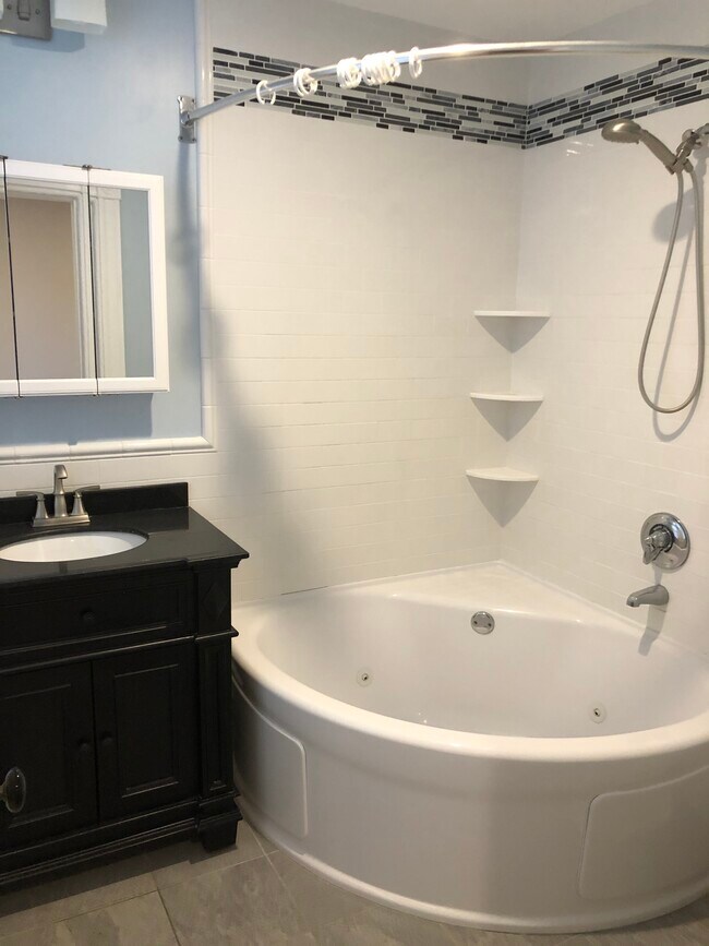 Building Photo - 72 Leicester St