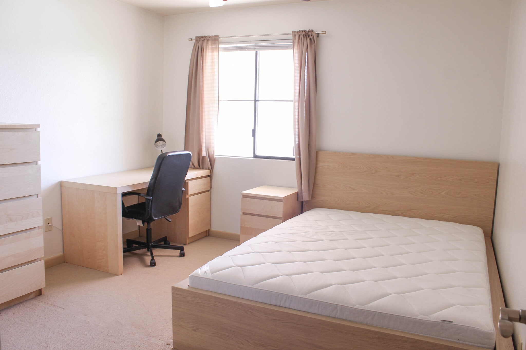4 Bedrooms with matching furniture - 1005 E 8th St