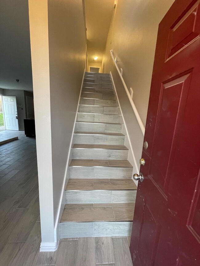 Staircase leading upstairs - 45673 Chapman Ln