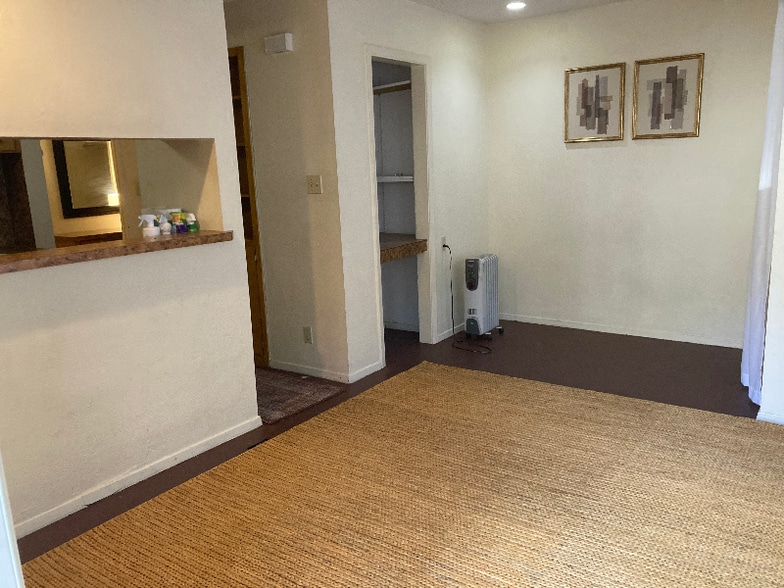 Building Photo - 909 W 23rd St