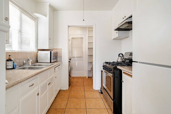 Building Photo - 2302 Loy Ln