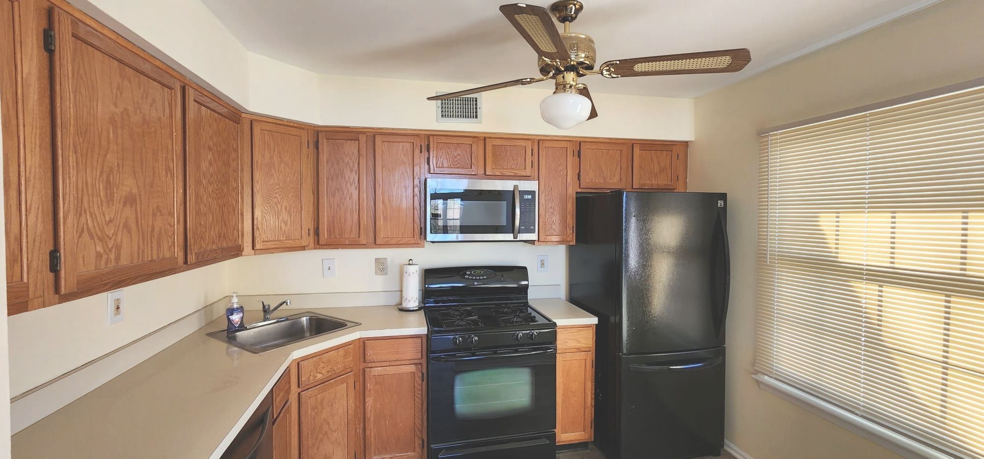 Building Photo - 1410 Pinhorn Dr