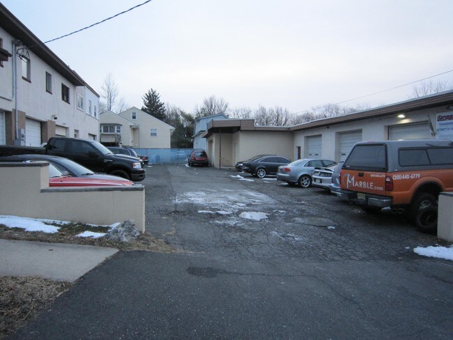 Building Photo - 197 Christie Ave