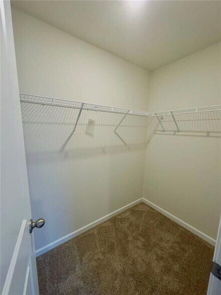 Building Photo - 327 Vly Oak Dr
