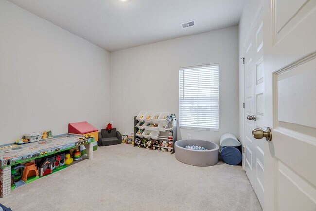 Building Photo - Spacious 4BR Home in Rincon with Fenced Yard & Modern Comforts