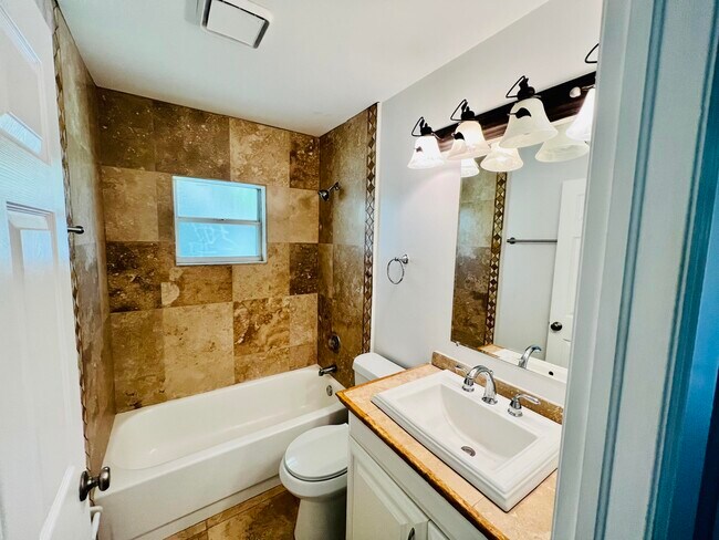 Building Photo - 2485 Stonegate Dr