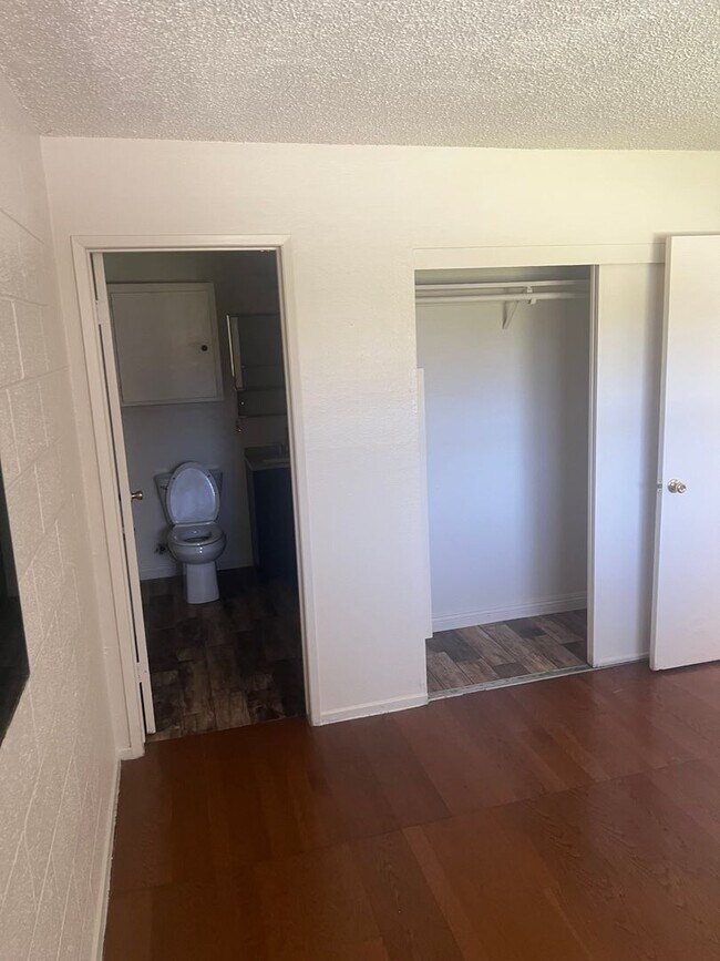 Building Photo - Affordable 1 Bedroom  Condo In Central Las...