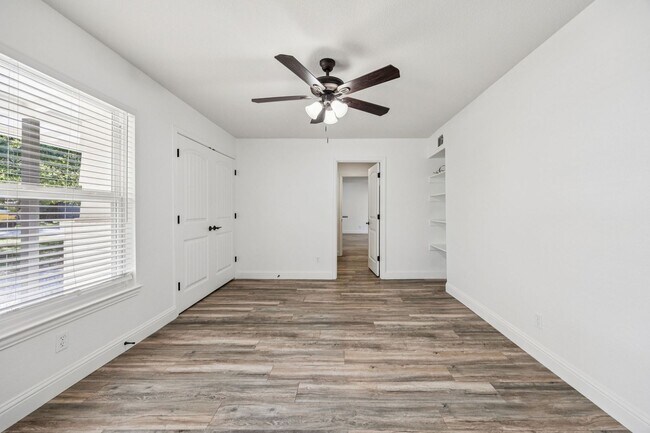 Building Photo - Stylish Renovation + Solar Savings in Prime Location