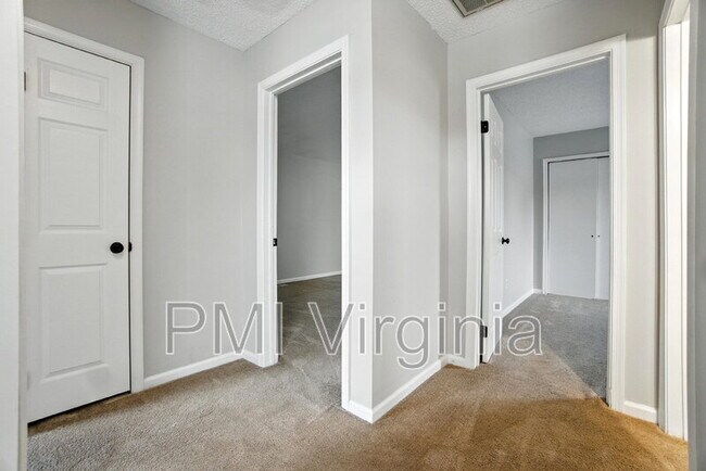 Building Photo - 5489 Glenville Cir