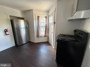 Building Photo - 112 W Main St