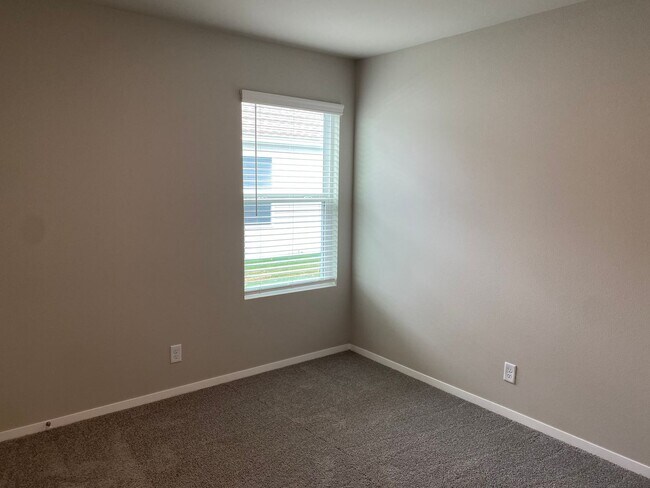 Building Photo - Welcome to your beautiful 4 bedroom, 2 bath home in Broken Arrow School district!