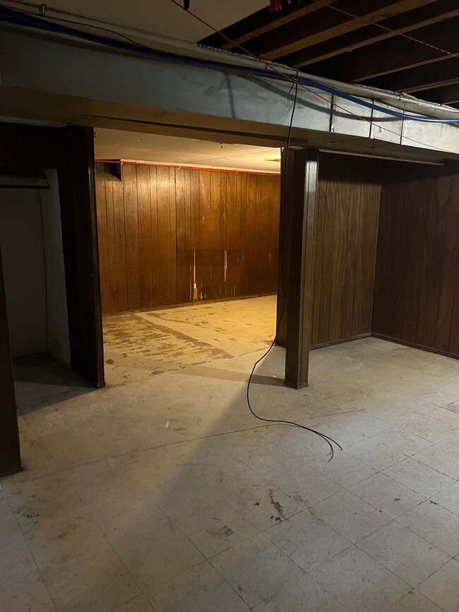Building Photo - 3 Bedroom 1.5 Bath - $1200