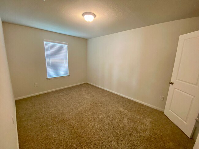 Building Photo - Spacious 4/2.5 beauty ~ Refrigerator/Washe...