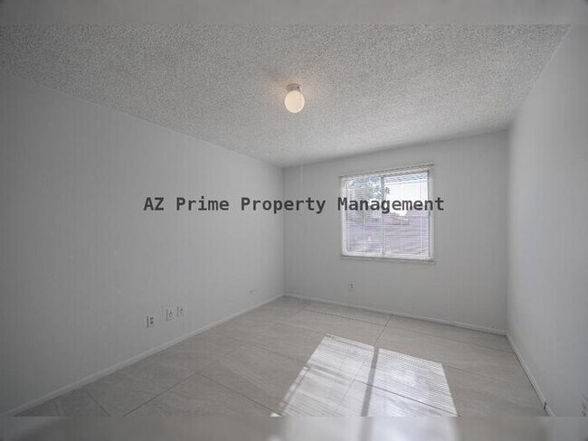 Building Photo - 3629 E Blanche Dr