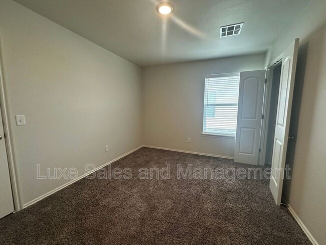 Building Photo - 10814 NW 119th St