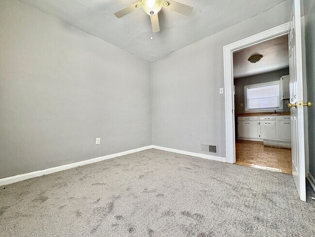 Building Photo - 1909 S Brookfield St