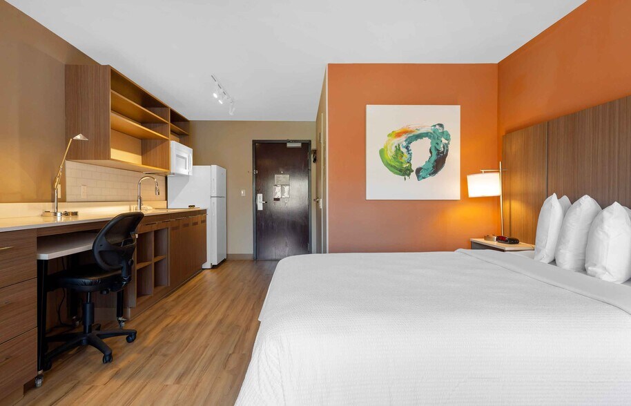 Building Photo - Furnished Studio-Providence - East Providence