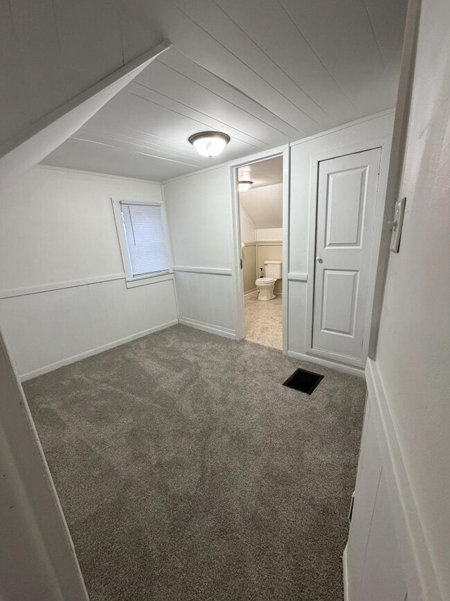 Building Photo - 1100 Lincoln Ave NW