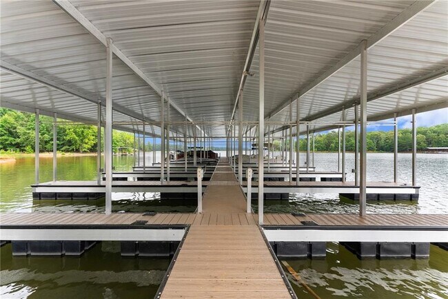 Building Photo - 151 S Pointe Dr