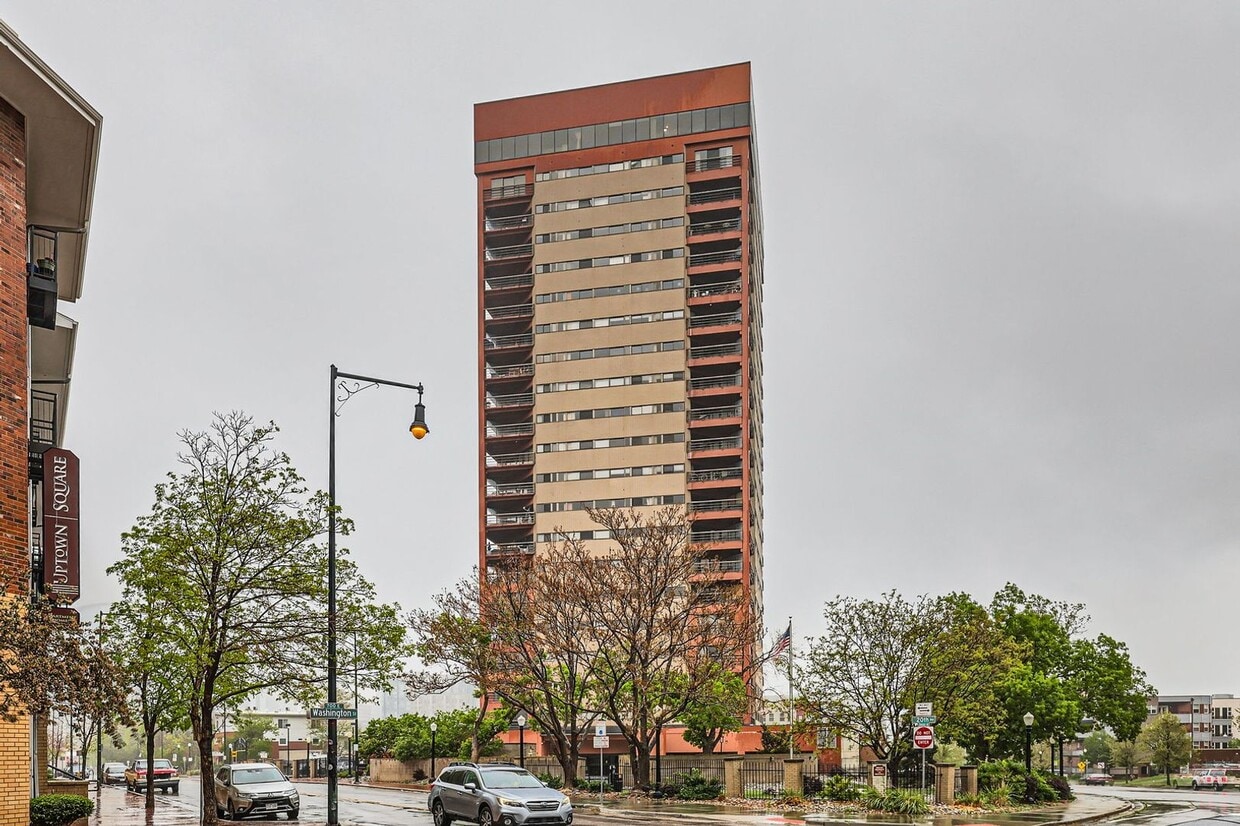 Building Photo - 100 Park Ave W