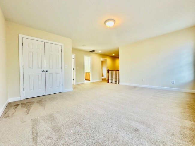 Building Photo - 5 BD, 4 BA Beautiful Wakefield Home