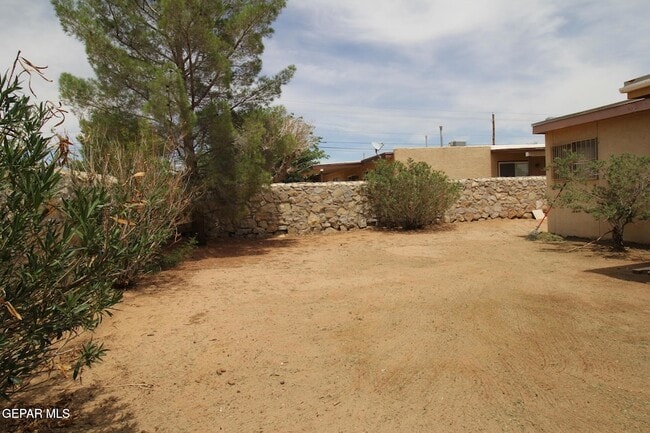 Building Photo - 10711 Ivanhoe Dr