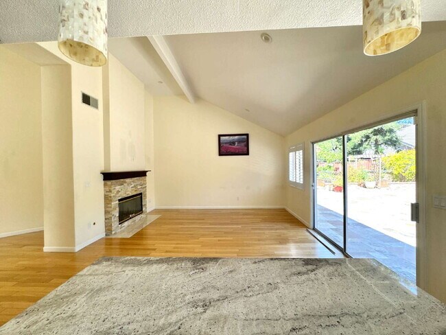 Building Photo - Bright 4 Bedroom San Jose Home With Tall Ceilings
