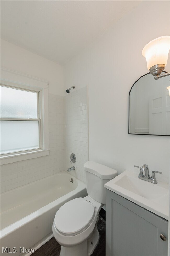 Building Photo - 1519 Ridgewood Ave