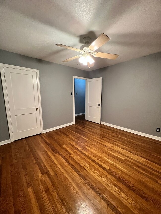 Building Photo - Bryn Mawr