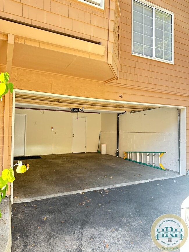 Building Photo - Charming 3BR|2.5BA Palo Alto Townhome – Pr...
