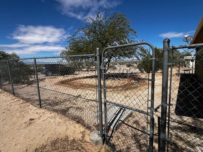 Building Photo - For Rent – Private Desert Retreat in Wonde...