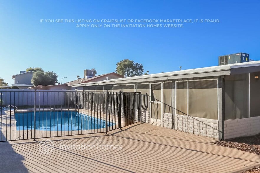 Building Photo - 3039 E Dahlia Dr