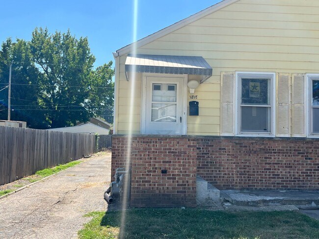 Building Photo - 1816-1818 E Watch Ave