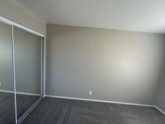 Building Photo - Fully Remodeled 3 Bedroom Townhome Availab...