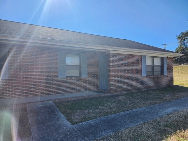 Building Photo - 101 Lytle Rd