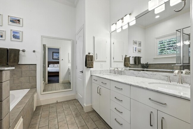 Building Photo - 1500 Pecos St