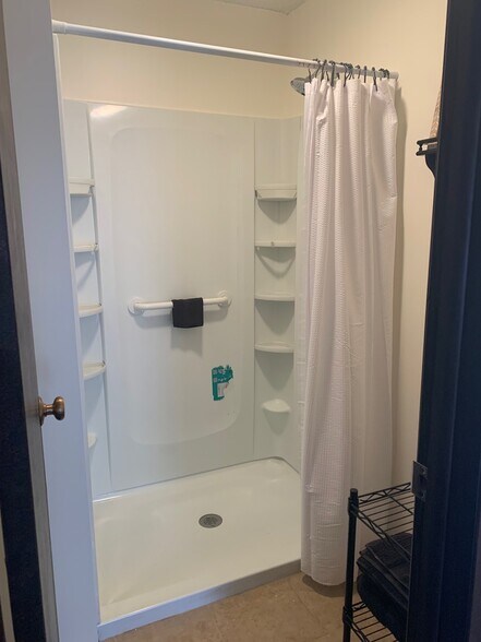 Building Photo - 617 4th St