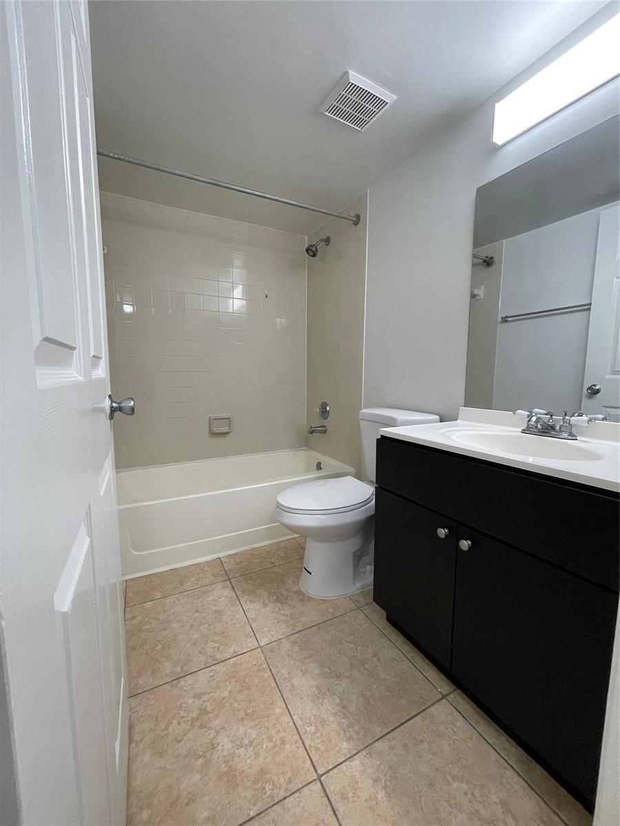 Building Photo - 9885 Nob Hill Ln