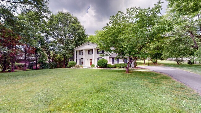 Building Photo - **RENOVATED COLONIAL ON OVER AN ACRE ZONED FOR WILLIAMSON COUNTY BRENTWOOD SCHOOLS**