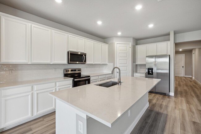 Building Photo - 6632 Cloverdale Ave