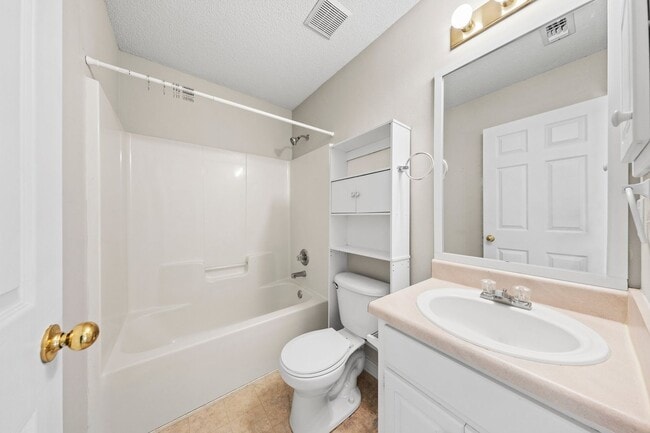 Building Photo - Charming home in IDEAL location!!!