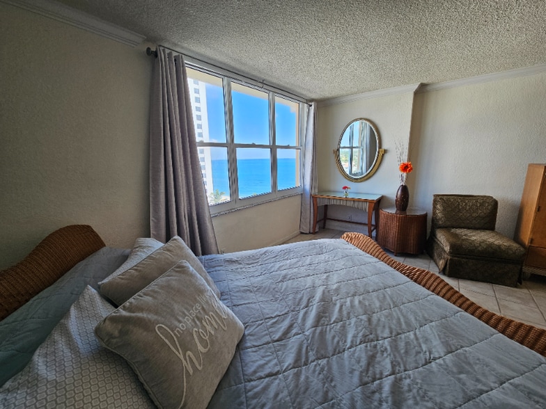 Building Photo - 2501 S Ocean Dr